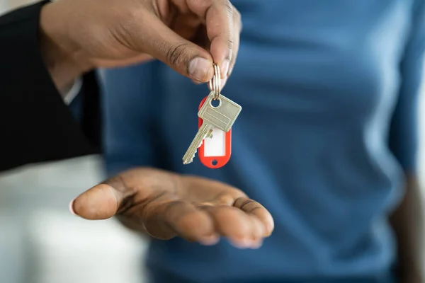 Real Estate House Key Handover Agent — Stock Photo, Image