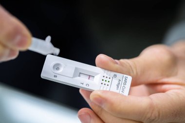 Coronavirus Antijen Virüsü Kendini Test Kiti Yakın plan