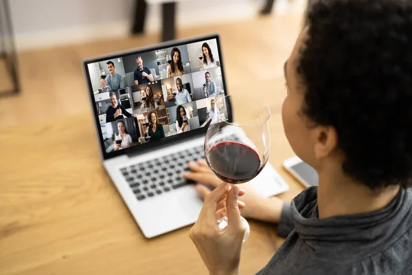 Online Virtuele Wijn Proeven Videogesprek Met Vrienden — Stockfoto