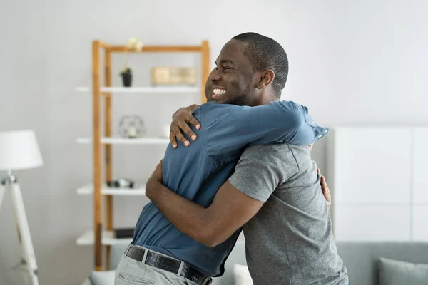 Afrikanisch Teen Support Für Ältere Reife Mutter — Stockfoto