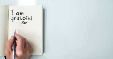 Minnet Günlüğü Konsepti. I 'm Grateful In Journal' ı yazıyorum