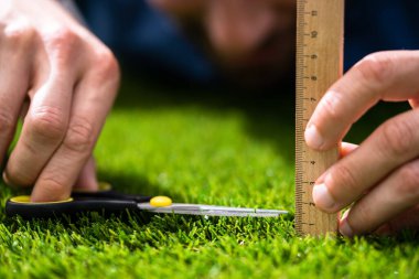 Saplantılı Saplantı Bozukluğu. Bahçe Çimlerini Ölçen Mükemmeliyetçi