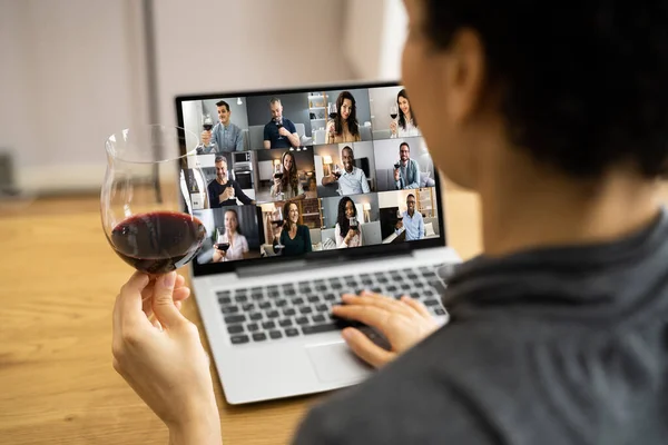 Online Virtuele Wijn Proeven Videogesprek Met Vrienden — Stockfoto