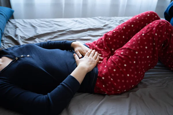 Mujer Con Dolor Estómago Ache Indigestión — Foto de Stock