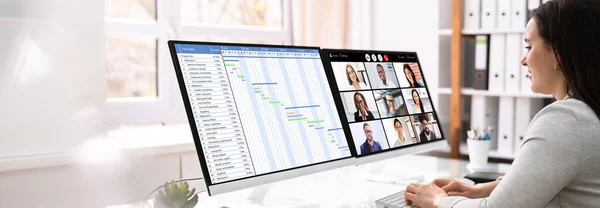 Agenda Conferência Virtual Vários Computadores Escritório — Fotografia de Stock