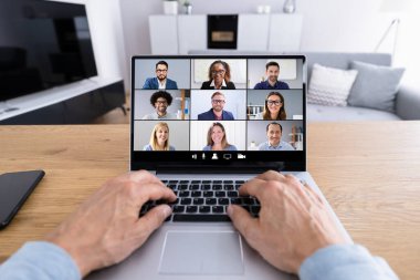 Çevrimiçi Video Konferansı Webinar. Evden Çalışan Adam