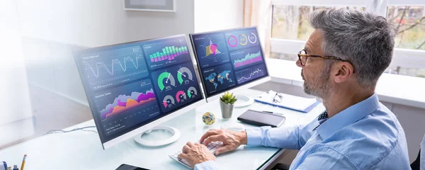 Dasbor Data Analisis Bisnis Kpi Pada Monitor — Stok Foto