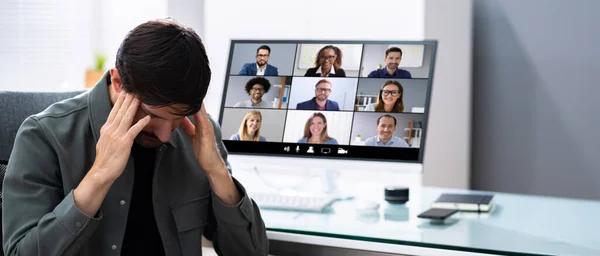 Nudný Zaměstnanec Hlavou Ache Stres Videokonferenční Hovor — Stock fotografie