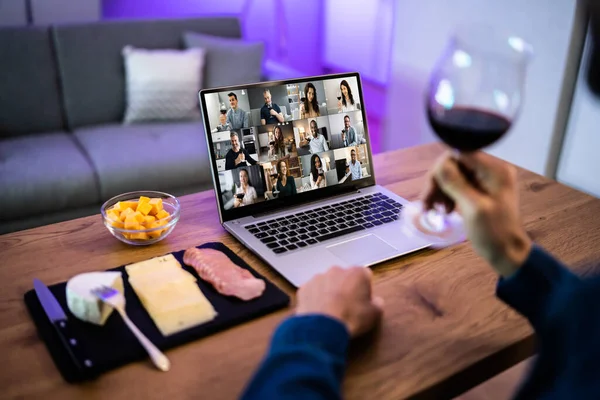 Virtual Wine Tasting Dinner Online Using Laptop — 스톡 사진