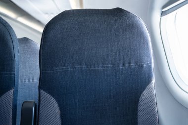 Uçak Pencere Koltuğu. Ekonomi sınıfı seyahat. Uçak İçi