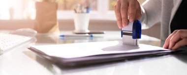 Kamu Noteri Sözleşmesi Belgesi Ofiste