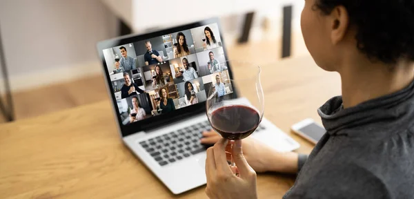 Online Virtuele Wijn Proeven Videogesprek Met Vrienden — Stockfoto