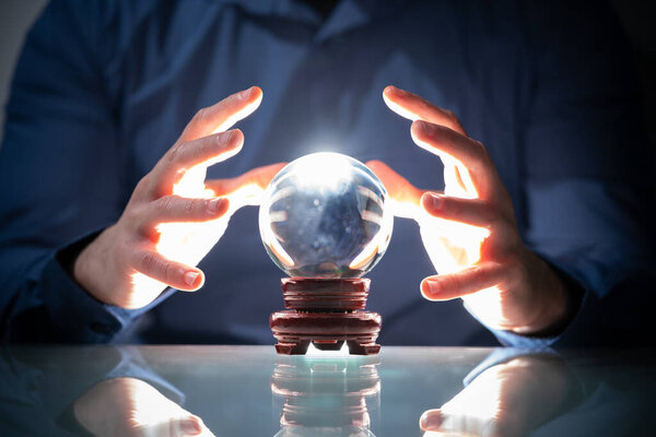 Предсказание будущего с помощью хрустального шара. Теллер и экстрасенс