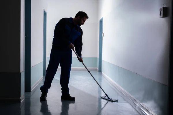 Trabajador Conserje Oficina Profesional Piso Limpieza Con Fregona — Foto de Stock