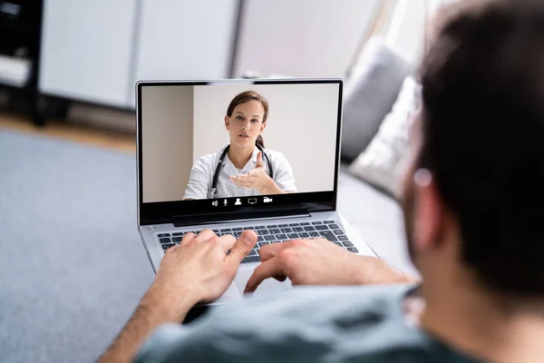 Hombre Teniendo Vídeo Chat Con Médico Ordenador Portátil Casa — Foto de Stock
