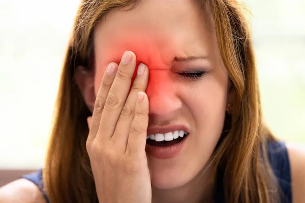 Dor Nos Olhos Glaucoma Cansado Jovem Mulher Visão — Fotografia de Stock