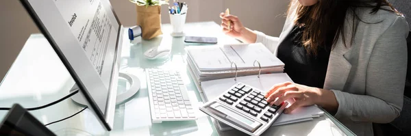 Professionele Accountant Vrouw Functie Financiën Factuur Boekhouding — Stockfoto