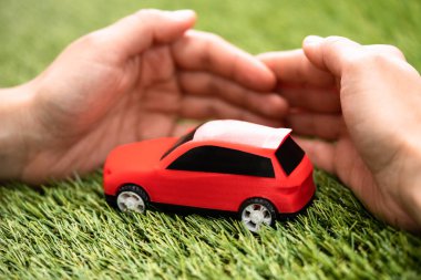 Elektrikli araba ya da araç güvenliği. Modern Kişisel Otomatik