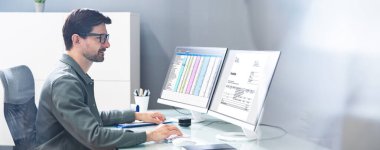 Tıbbi Bill ve Hesap Yöneticisi Elektronik Kodlar Yazıyor