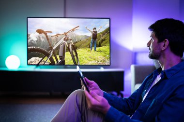 Canlı TV Filmi. Televizyonda Video İzleme Ekranı