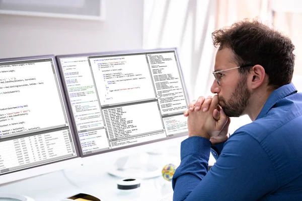 Κώδικας Προγράμματος Γραψίματος Προγραμματιστών Υπολογιστών Στον Υπολογιστή Στο Γραφείο — Φωτογραφία Αρχείου