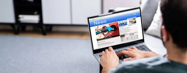 Man Reading News Website Computer Screen — 스톡 사진