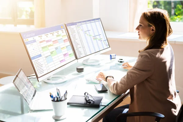 Frau Arbeitet Kalender Agenda Zeitplan Computer — Stockfoto