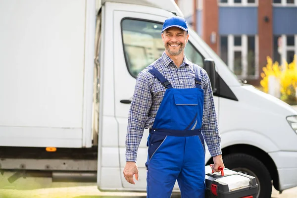 Happy Technician Service Het Algemeen Buurt Van Van Truck — Stockfoto