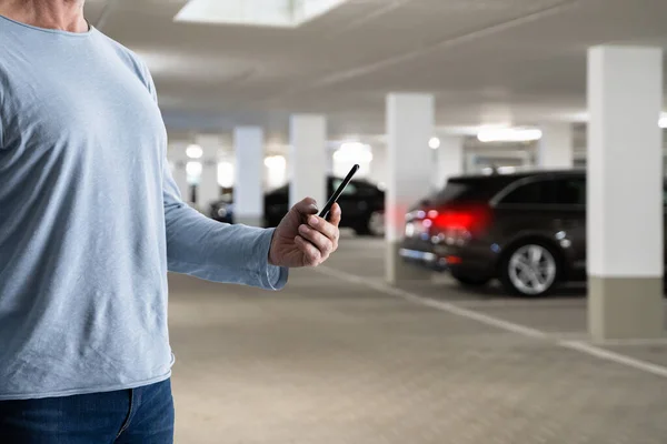 Car Parking Using Phone Internet Technology App — Stock Photo, Image