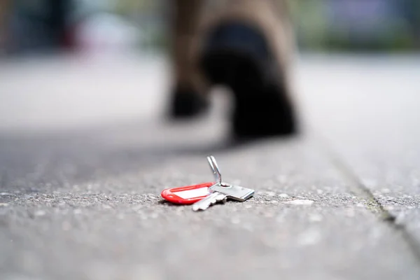 Woman Lost House Keys Walking Street — Stock Photo, Image