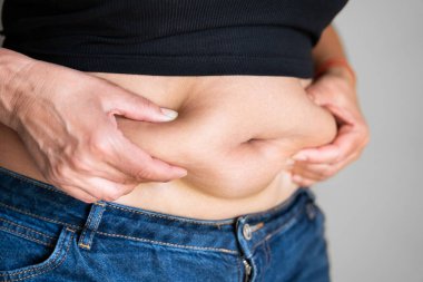 Şişman Düğmeli Göbek ve Vücut. Şişman Koca Karın