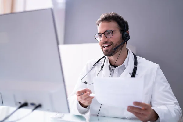 Läkare Online Konsultera Video Call Computer — Stockfoto