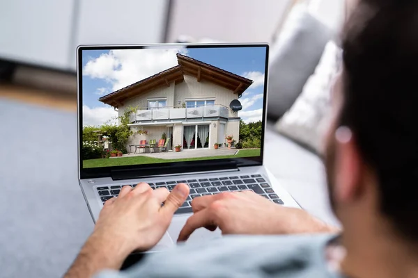 Casa Bienes Raíces Línea Búsqueda Propiedad Computadora —  Fotos de Stock