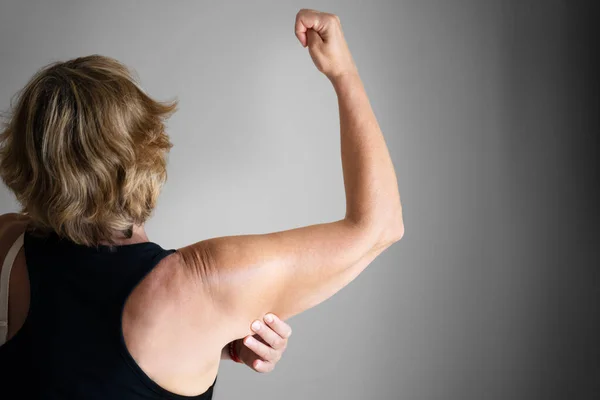 Yaşlı Kadın Kozmetik Liposuction Ameliyatı Vücut Yağ Kontrolü — Stok fotoğraf