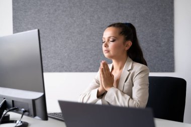 Düşünen Düşünen Kadın. Düşünen Kadın. Dini Dini Dualar