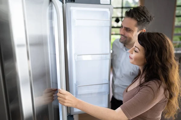 Couple Buying Refrigerator Consumer Loan Credit — Stock Photo, Image