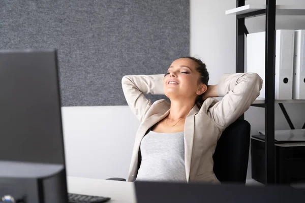 Relaxe Apoie Para Trás Cadeira Computador Escritório — Fotografia de Stock