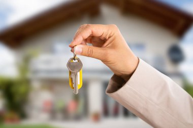 House Keys 'i tutuyorum. Yeni Gayrimenkul Satın Alma