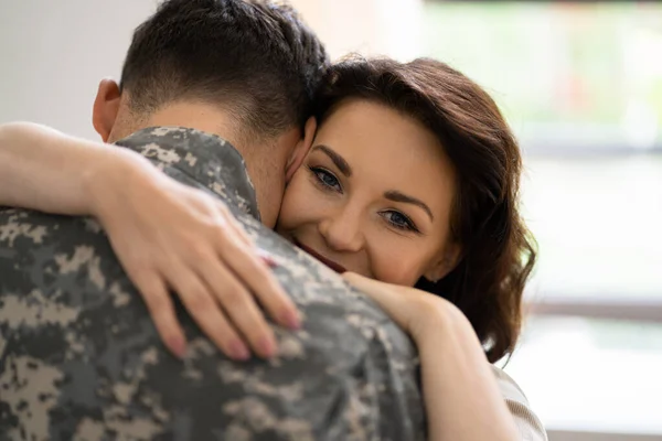 Oficial Militar Soldado Del Ejército Marido Feliz Día Los Veteranos — Foto de Stock