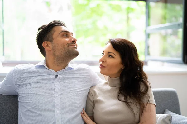 Couple Sitting Couch Relaxing Breathing Fresh Air — Stock fotografie