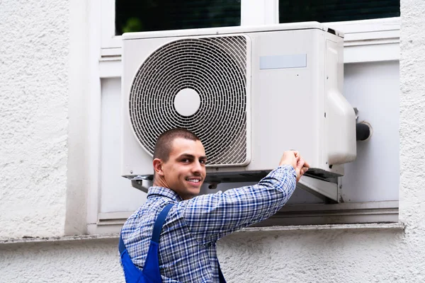 Légkondicionáló Berendezések Műszaki Tisztítása Javítása Egység Karbantartása — Stock Fotó
