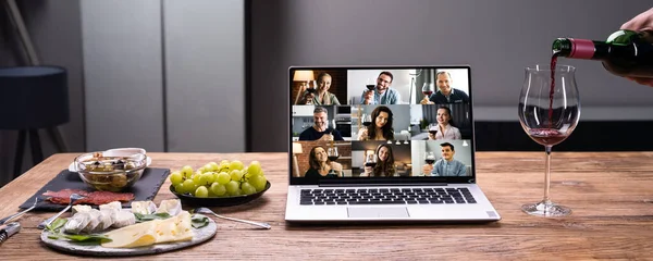 Cena Virtual Degustación Vinos Línea Utilizando Ordenador Portátil — Foto de Stock