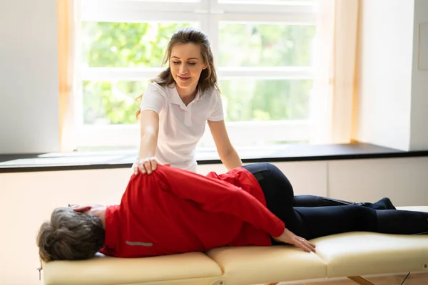Kiropraktor Terapeut Gör Physio Shiatsu Sports Massage — Stockfoto