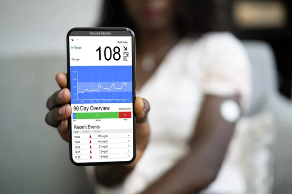 African Woman Using Continuous Glucose Remote Monitor Diabetes Sensor — Stock Photo, Image