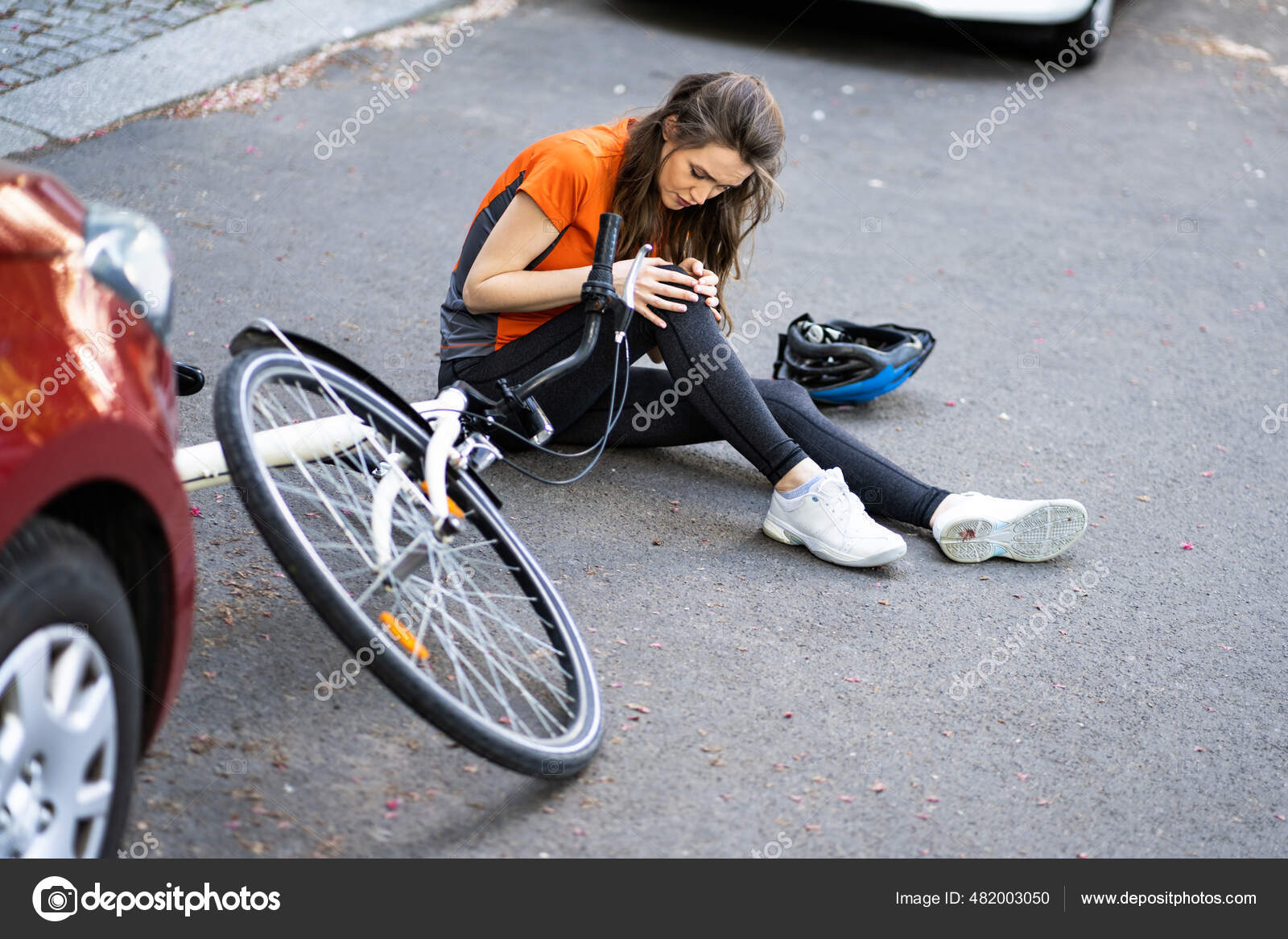 Дорожные несчастные случаи. Несчастные случаи с велосипедистами на дороге. Велосипедист на станке. Машина велосипед авария картинка.