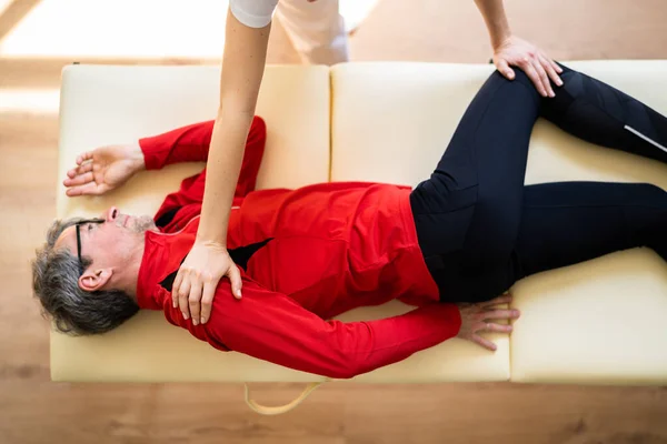 Chiropraktiker Therapeut Macht Physio Shiatsu Sportmassage — Stockfoto