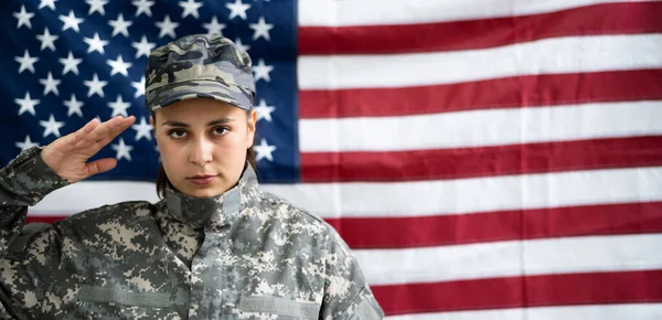 Militaire Soldaat Veteranenportret Van Het Amerikaanse Leger Tegen Vlag — Stockfoto