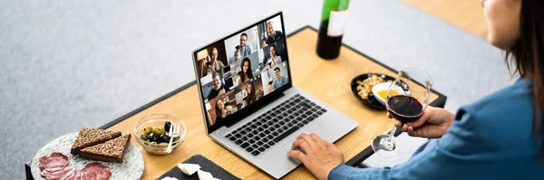 Cena Virtual Degustación Vinos Línea Utilizando Ordenador Portátil — Foto de Stock