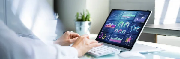 Análise Dados Painel Kpi Laptop Negócios — Fotografia de Stock