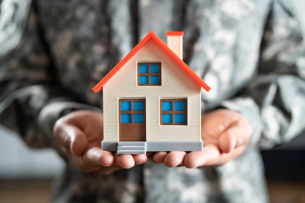 Militar Oficial Soldado Habitação Dinheiro Empréstimo — Fotografia de Stock